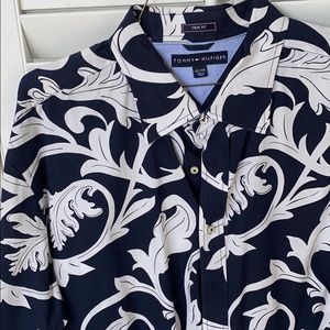 Long sleeve Tommy Hilfiger button down extra